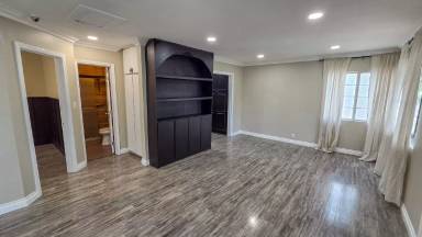Main picture of 4735 Myrtle St