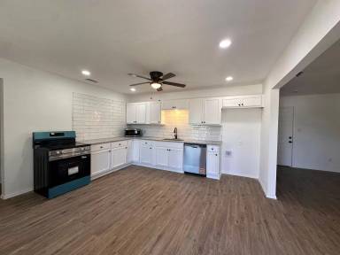 Main picture of 2318 1st St