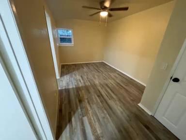 Main picture of 1129 E 103rd St