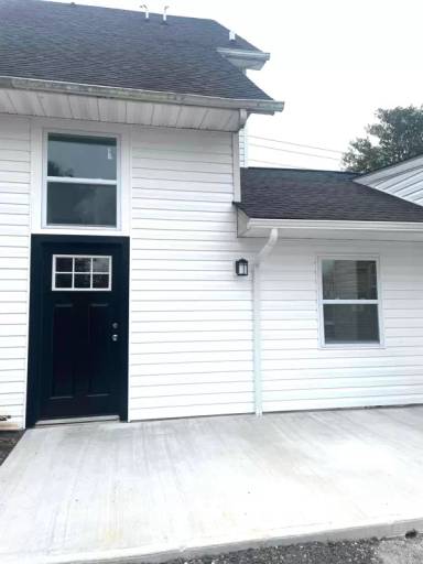 Main picture of 2112 Hanover Pike