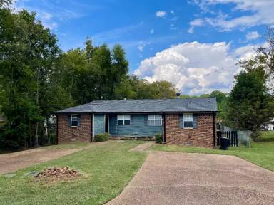 Main picture of 108 Castle Ct