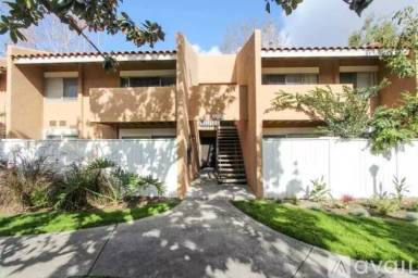 Main picture of MacArthur Village Condominiums