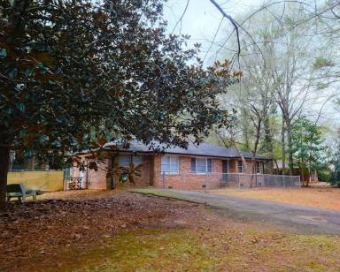 Main picture of 135 Brookwood Dr