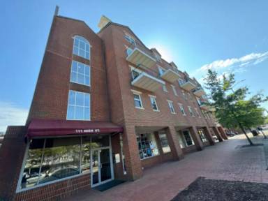 Main picture of 111 High St