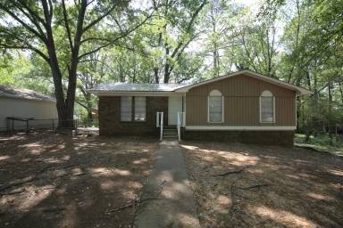 Main picture of 5123 Oak Leaf Cir