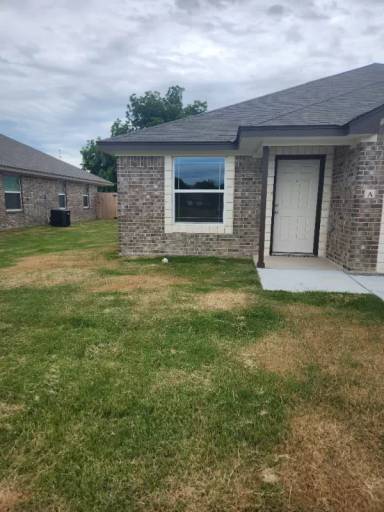 Main picture of 402 W Avenue C