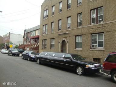 Main picture of 2459 32nd St