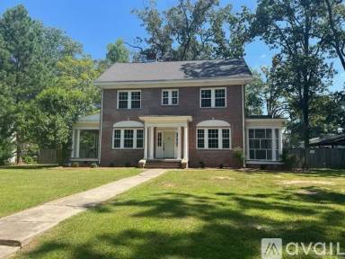 Main picture of 936 Sycamore St