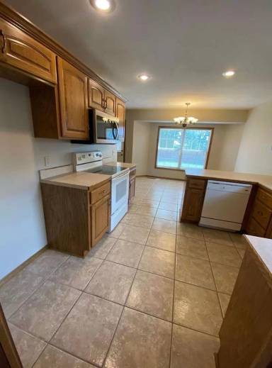 Main picture of 984 W Bates Dr