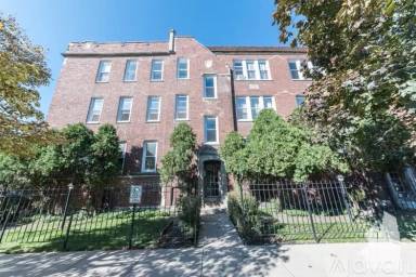 Main picture of 3034-48 W Wellington Ave & 3000-08 N Whipple St