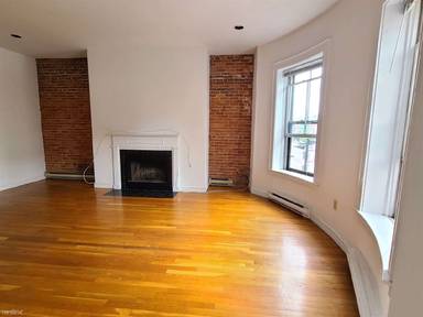 Main picture of 1736 Washington St