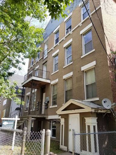 Main picture of 105 Beers St