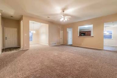 Main picture of 5801 Hercules Ave