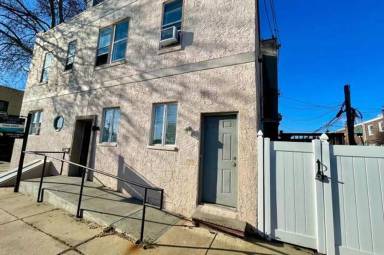 Main picture of 2849 S Alder St