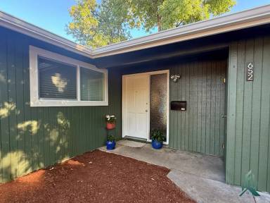 Main picture of 650 NW Linden Ave