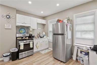 Main picture of 691 Jefferson Ave