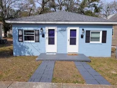 Main picture of 1003 Queen St