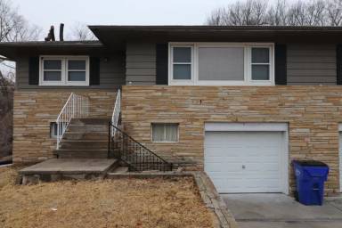 Main picture of 502 Maple St