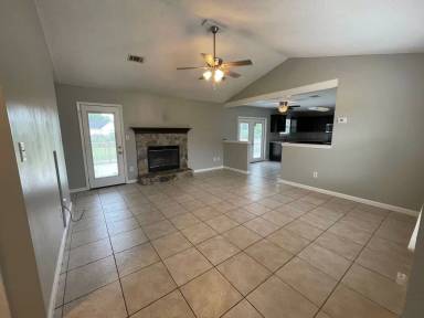 Main picture of 2348 Prytania Cir