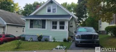 Main picture of 141 Hobart Ave