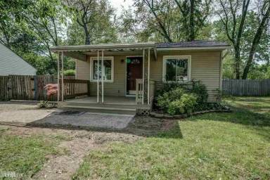 Main picture of 21607 Roosevelt Ave