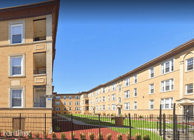 Main picture of 4620 S Lake Park Ave