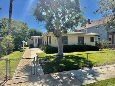 Main picture of 1023 S Victoria Ave