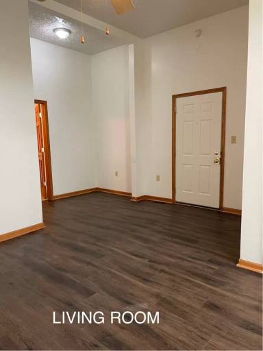 Main picture of 102 E North Main St