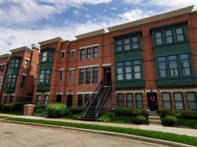 Main picture of 221 W Wood St