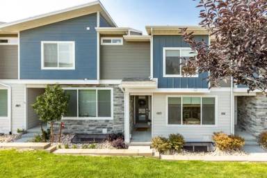 Main picture of 1013 W Lapis Fields Way