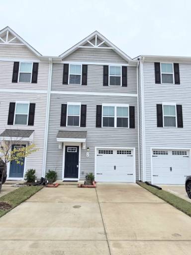 Main picture of 16 Clara Ct