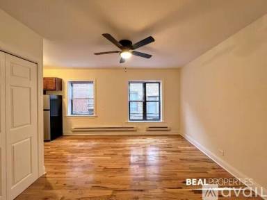 Main picture of 815-23 W Cornelia Ave