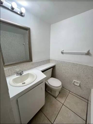 Main picture of 241 SE 10th Ave