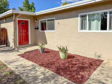 Main picture of 269 N Livermore Ave