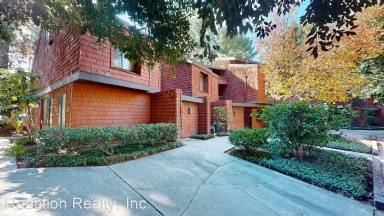 Main picture of 318 S Prospectors Rd