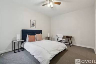 Main picture of 1532 W Girard Ave