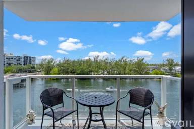Main picture of 1401 N Riverside Dr
