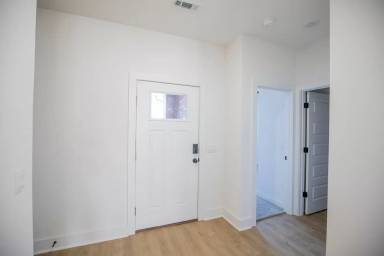 Main picture of 136 S Broyles Ave