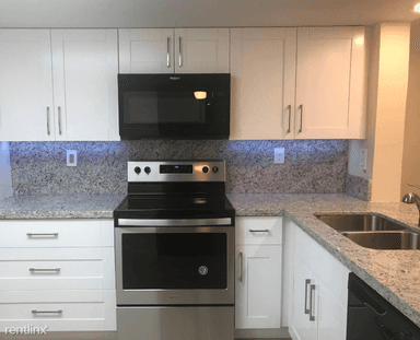 Main picture of 370 SW 113th Way