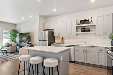 Main picture of 3360 Washington Blvd