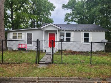 Main picture of 1108 E 58th St