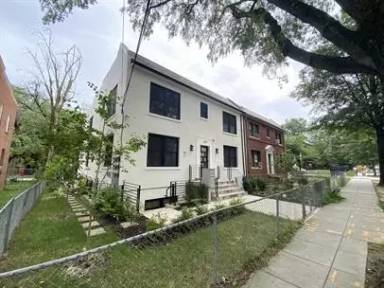 Main picture of 1357 Nicholson St NW