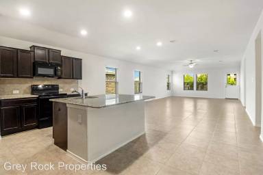 Main picture of 917 Hillrose Dr