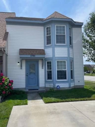 Main picture of 1701 Purchase Arch