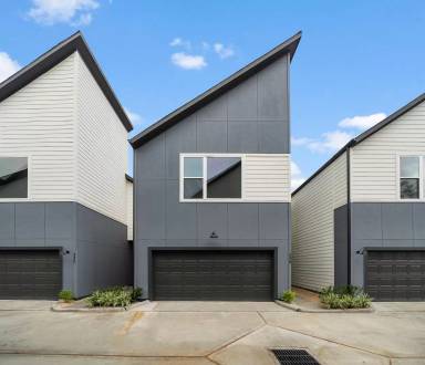 Main picture of 24 Bucan St