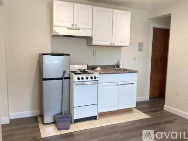 Main picture of 1003 Massachusetts Ave