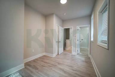 Main picture of 47 E Collom St