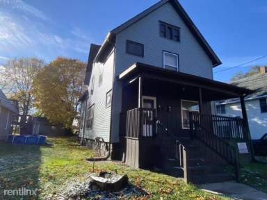 Main picture of 321 Van Buren St