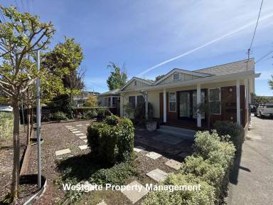 Main picture of 220 Payran St