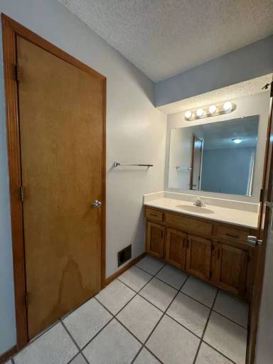 Main picture of 119 N Crest Dr